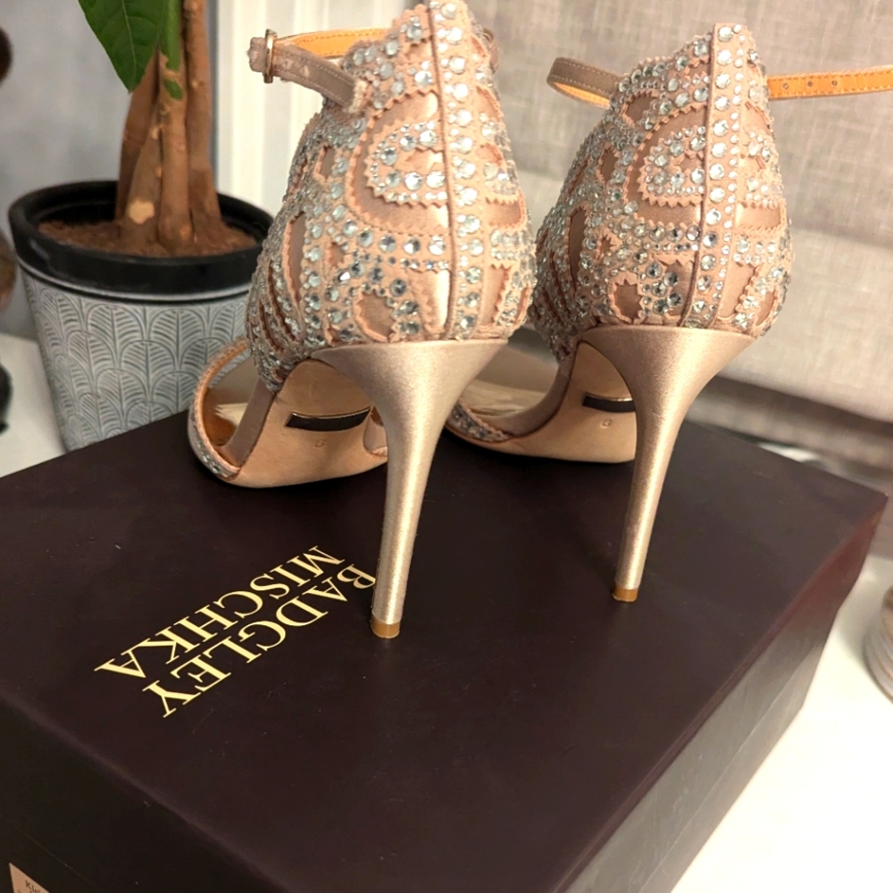 NWT Rose Gold Badgley Mischka heels size 6 - Picture 3 of 4
